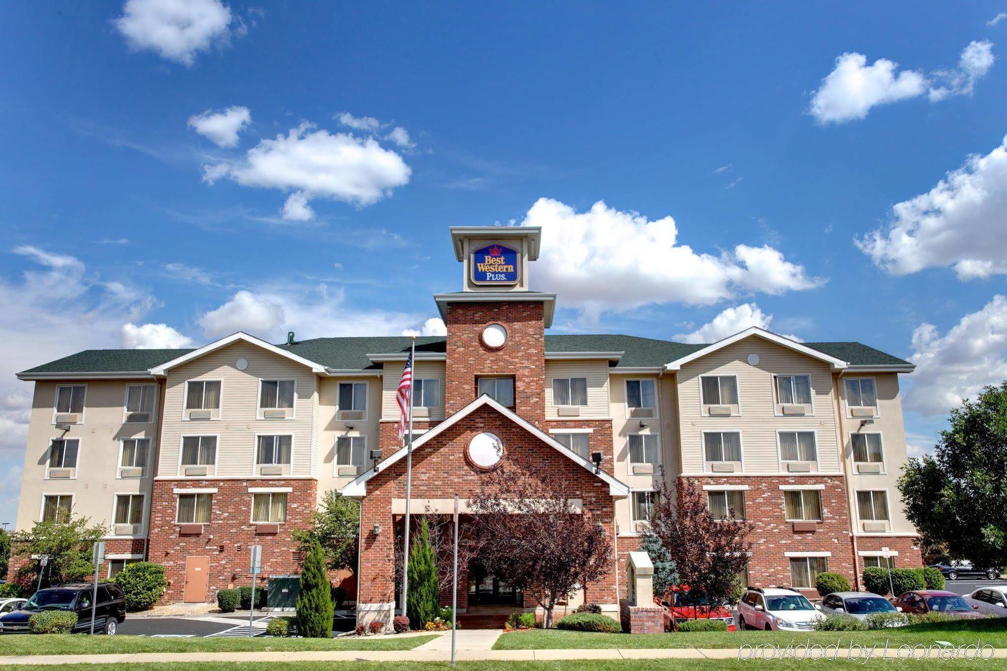 Best Western Plus Gateway Inn & Suites - Aurora Exterior photo